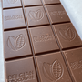 Chocolates-From-Heaven-BIO-ryzova-VEGAN-cokolada-s-karamelizovanymi-liskovymi-orisky-a-himalajskou-soli-44%. Jemná rýžová čokoláda vhodná pro vegany, bez laktózy.