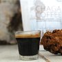 Ra Hygge BIO zrnková káva Peru Arabica CHAGA 227g. Vychutnejte si šálek silně pražené zdravé kávy s vitální houbou a sníženou aciditou.